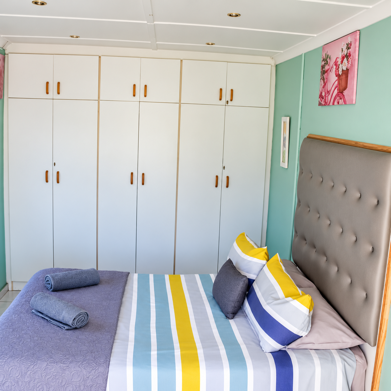 Rose room bed and built-in wardrobes