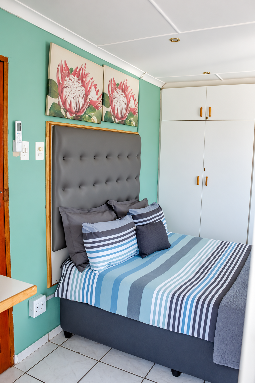 Protea Room — triple room at Mountainia Inn, Worcester