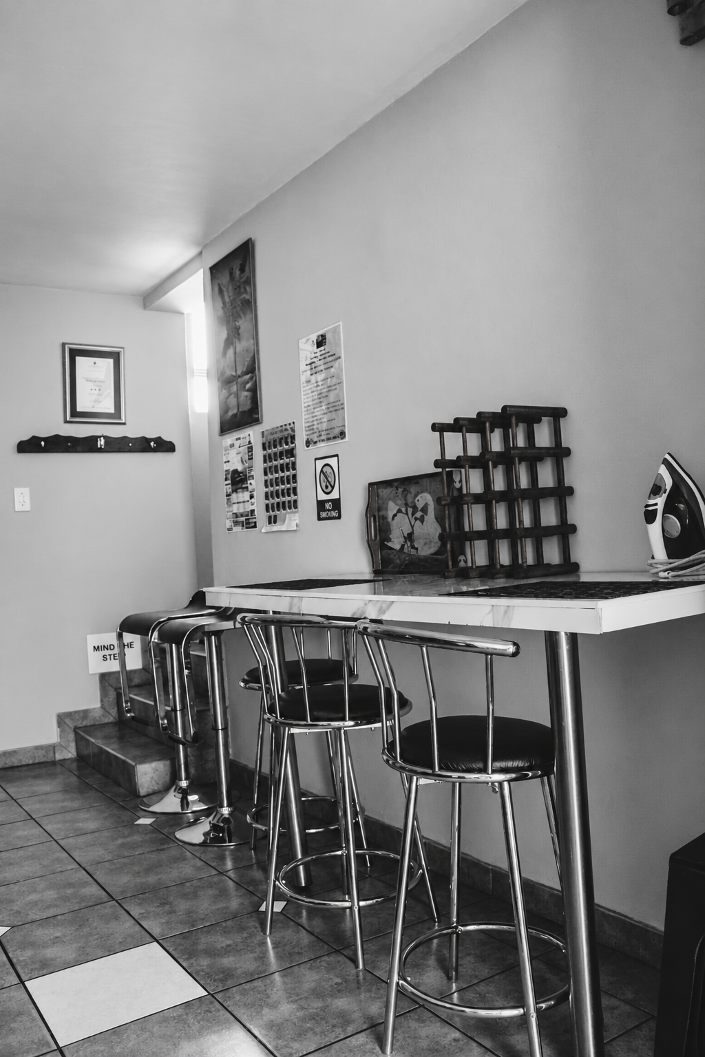 Breakfast bar seating in the guest kitchenette